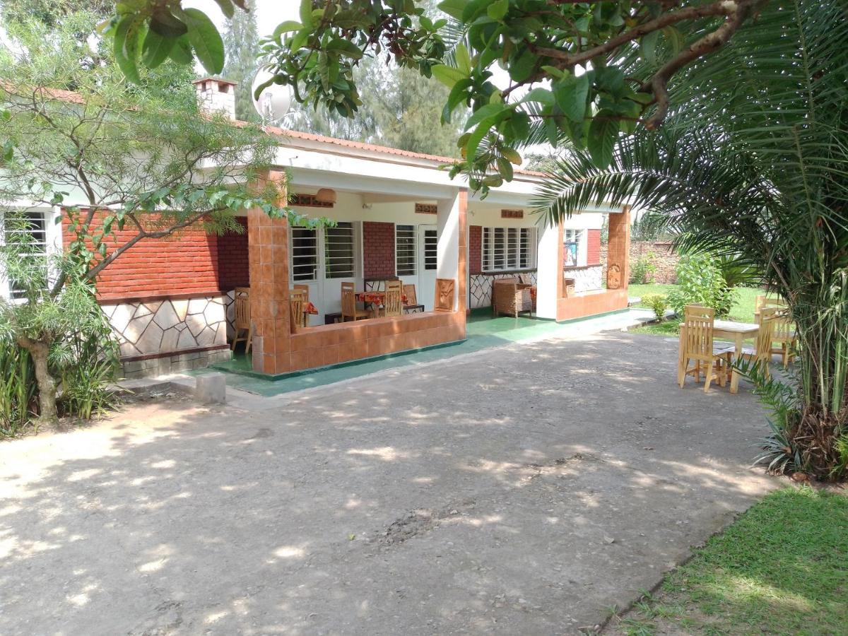 Colibri Taverne & Guest House Gisenyi Exterior photo