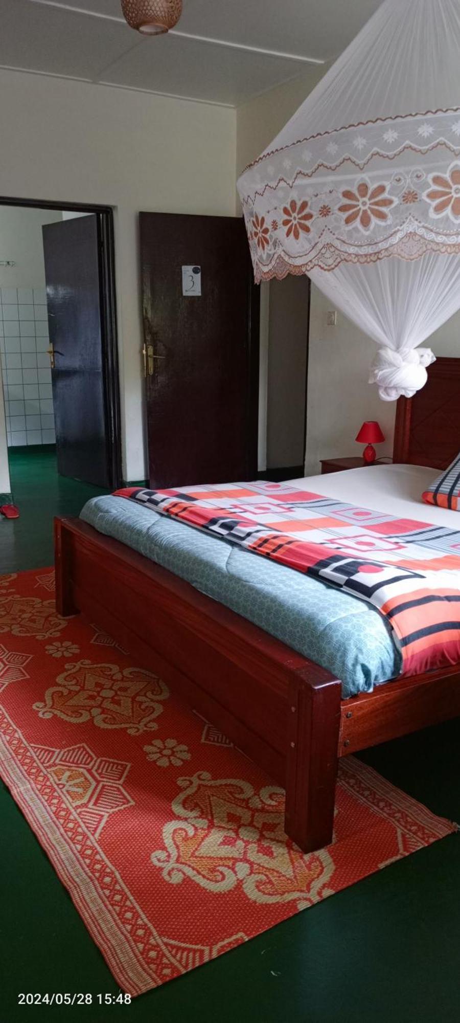 Colibri Taverne & Guest House Gisenyi Exterior photo